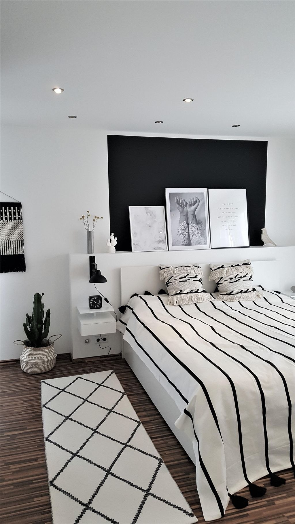 Schlafzimmer #Neue_Tagesdecke #Skandinavisch_Wohnen throughout Schlafzimmer Einrichten Schwarz Weiß